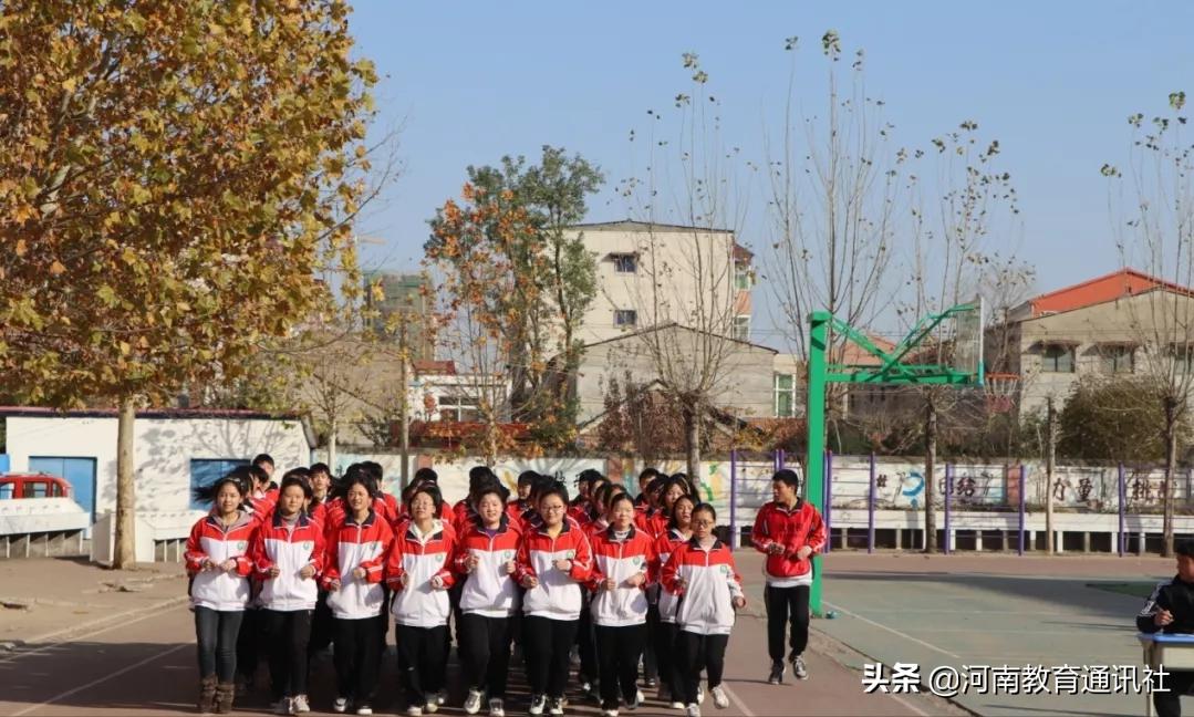 鄢陵縣初級(jí)中學(xué)舉行2021年“兩操”比賽活動(dòng)(圖3) 鄢陵縣初級(jí)中學(xué)舉行2021年“兩操”比賽活動(dòng)(圖3)