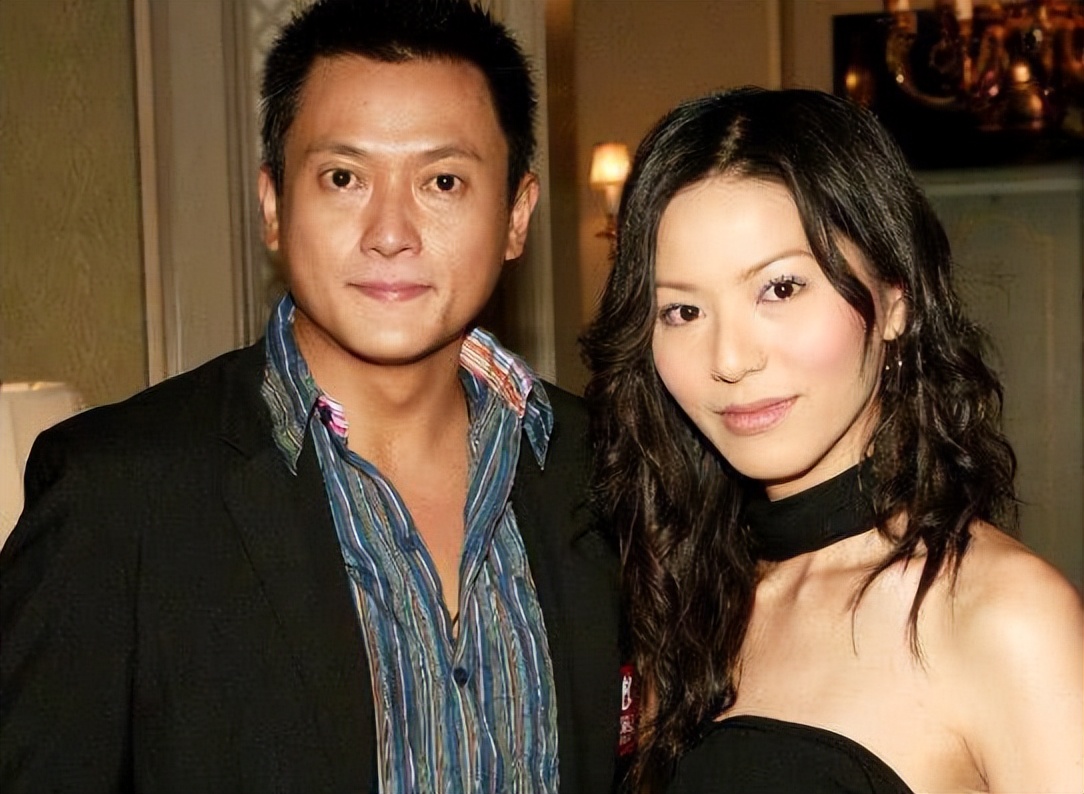 相恋9年被男友抛弃，曾经的港台风云人物，如今与老公恩恩爱爱