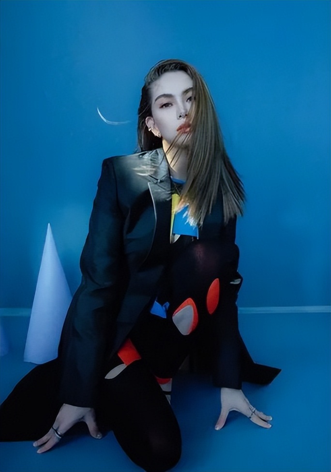 昆凌产后1个月宣布回归 展现好身材 网赞“像没生过孩子一样”