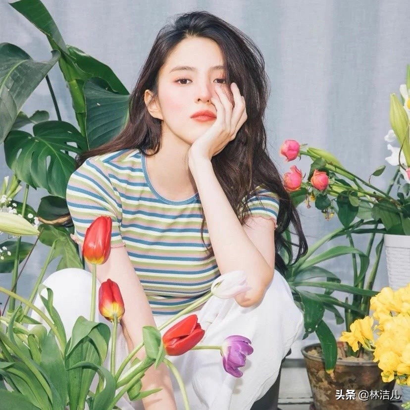 想变身韩素希同款清冷感拽姐？速学这款烟熏妆，甜飒氛围感拉满了