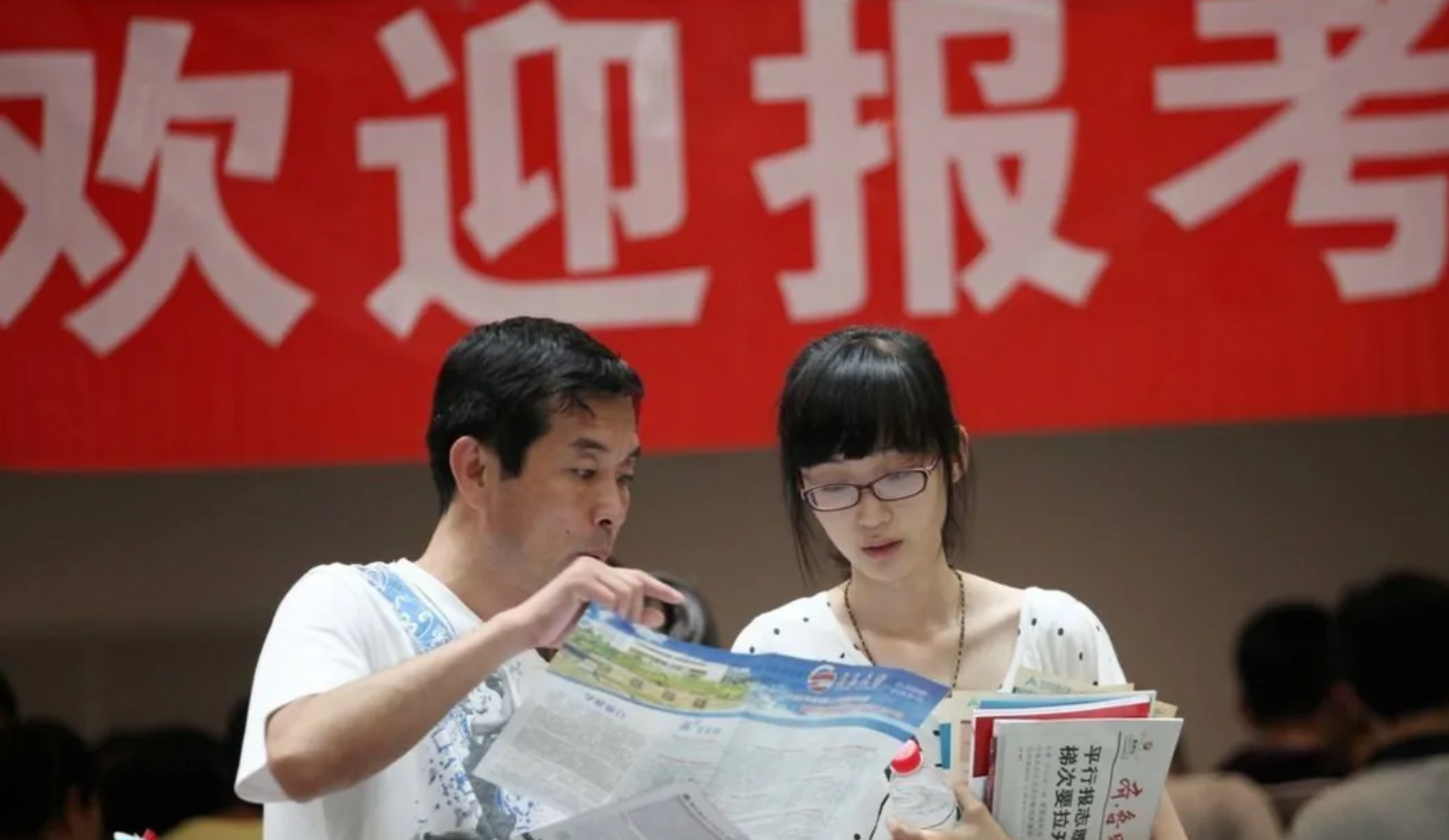 大学通知书能收到几个（高考成绩未出）