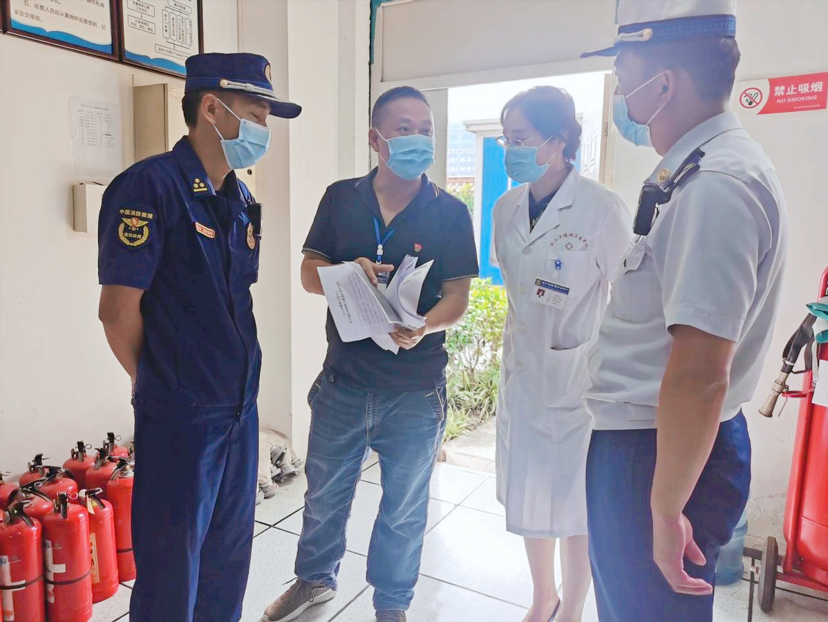 夹江县消防救援大队到乐山市精神卫生中心开展消防维保专项督查