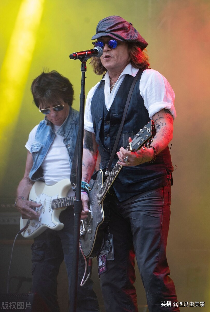 约翰尼-德普在芬兰布鲁斯音乐节演出，激情四起，燃炸全场