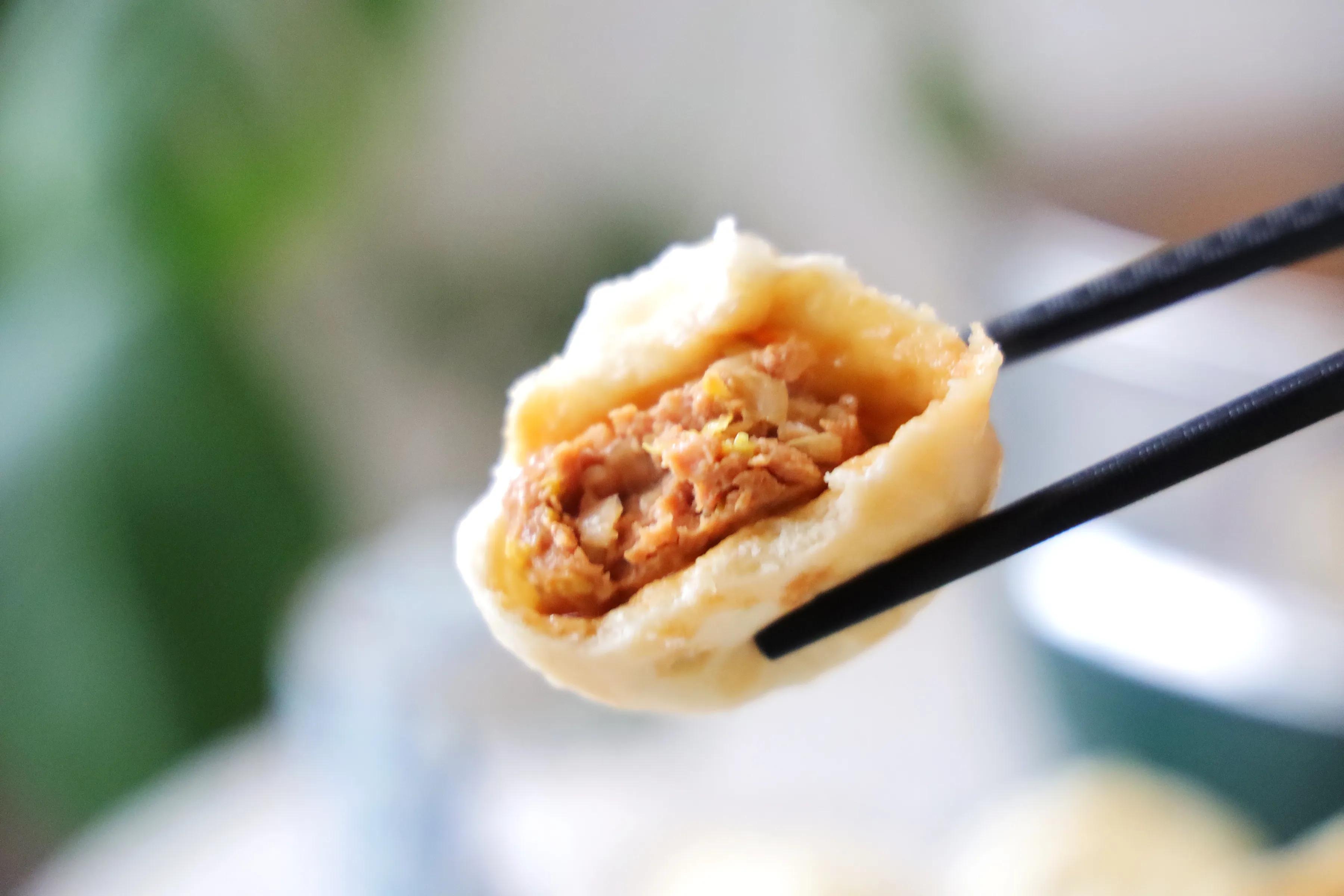 一口气可以吃3个的小包子，又白又胖馅料足，自己在家做的才叫香