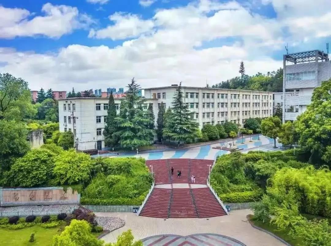 湖北汽车工业学院图书馆屡登全国榜单，实力彰显