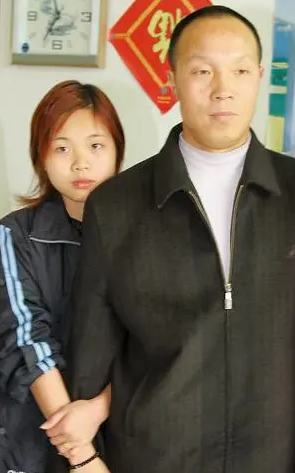 1994年，男子因杀妻被判15年，11年后“亡妻”归家，竟已再婚生子