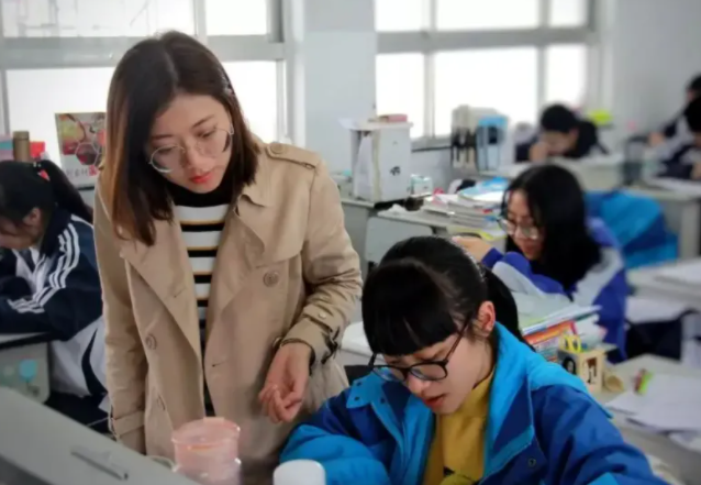 高三学生模拟考试590分左右，还能考上985高校吗？班主任给出答案