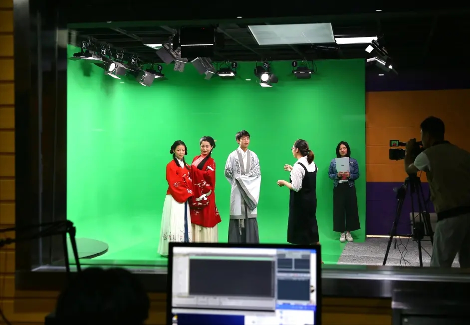 山东济南虚拟演播室主持人口播拍摄--上山传媒