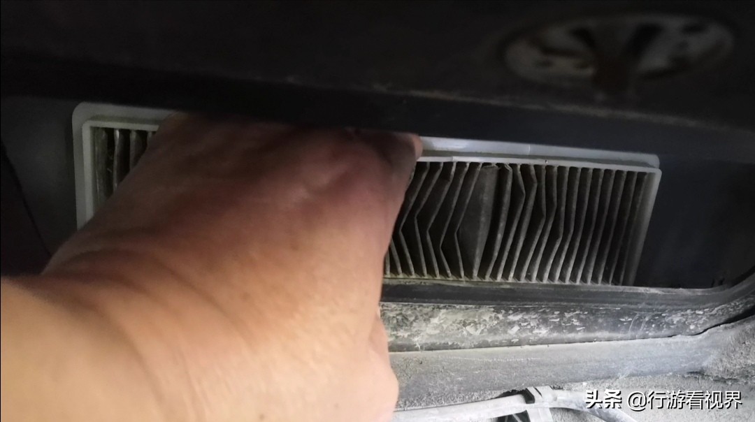 2022年五一之前，58168公里時(shí)候我給愛(ài)車(chē)更換空調(diào)濾芯，全程DIY