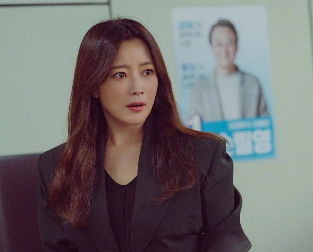 一下子放出8集，从头到尾都刺激，网飞突然奉上一部狗血新剧