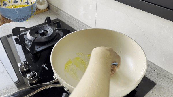极致不粘锅+美学产品｜velosan鹅卵石炒锅体验