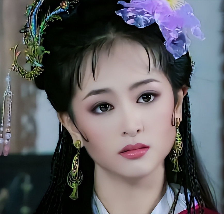 “歪瓜裂枣”别硬演公主，这9位女星告诉你，什么才叫金枝玉叶