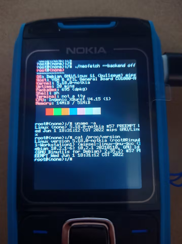“古董级”诺基亚功能机跑 Linux 是怎样的画风？