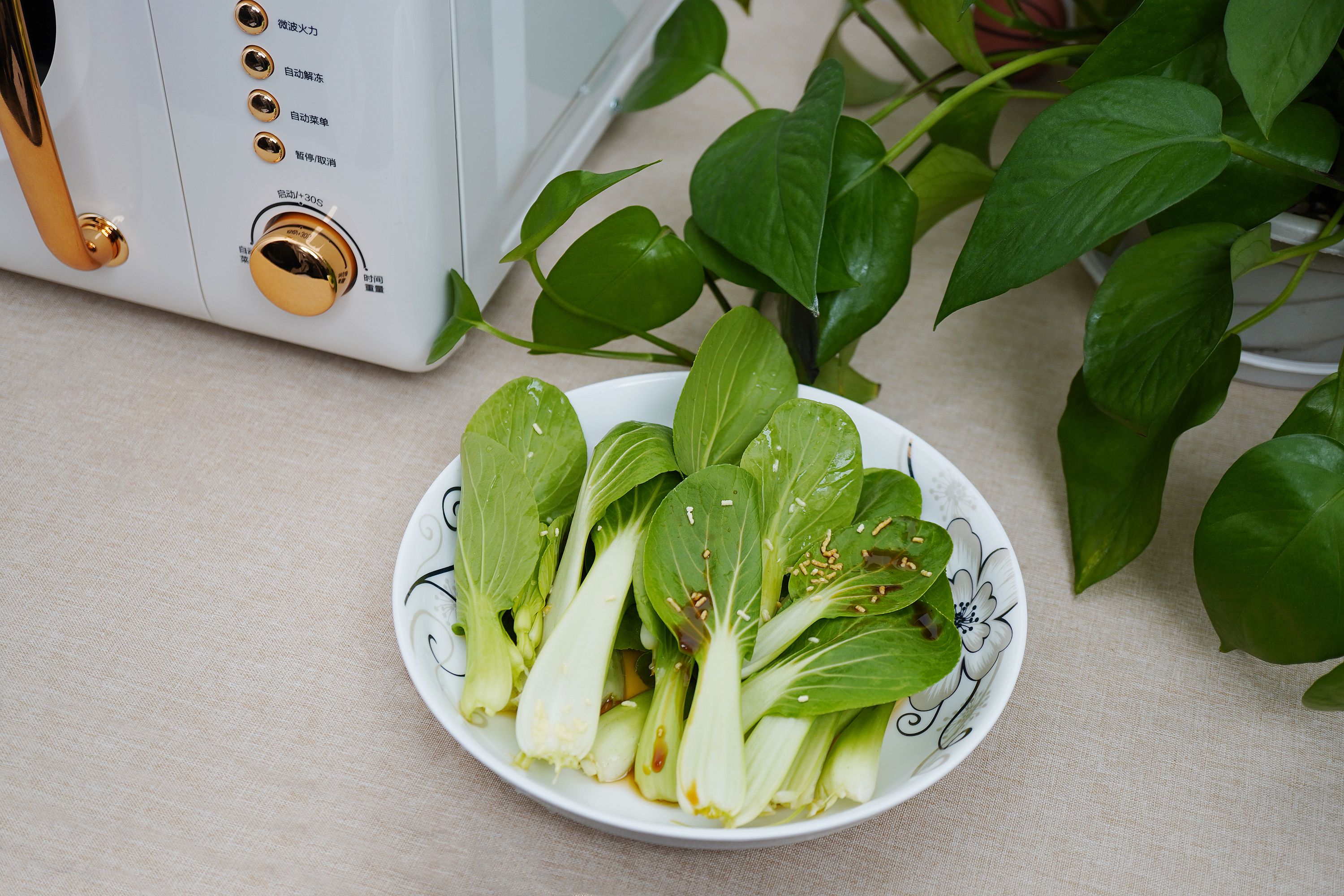 除了用来热菜热饭，现在的微波炉还能做这么多你知道吗？
