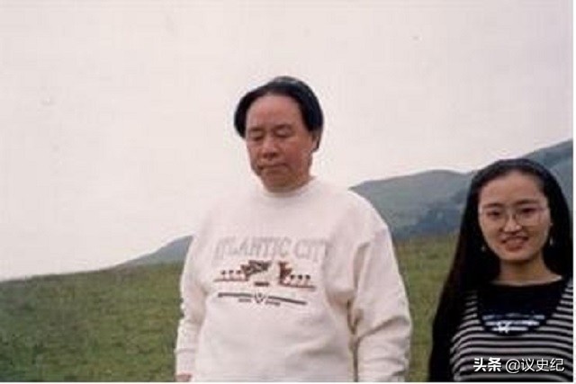 1999年“首富”牟其中入狱，妻子坚决离婚，小姨子却自愿陪伴至今