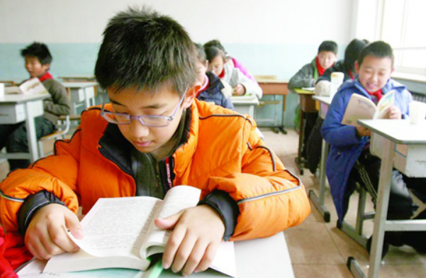 小学生“记仇本”走红，内容简单明了，“二蛋”表示很无辜