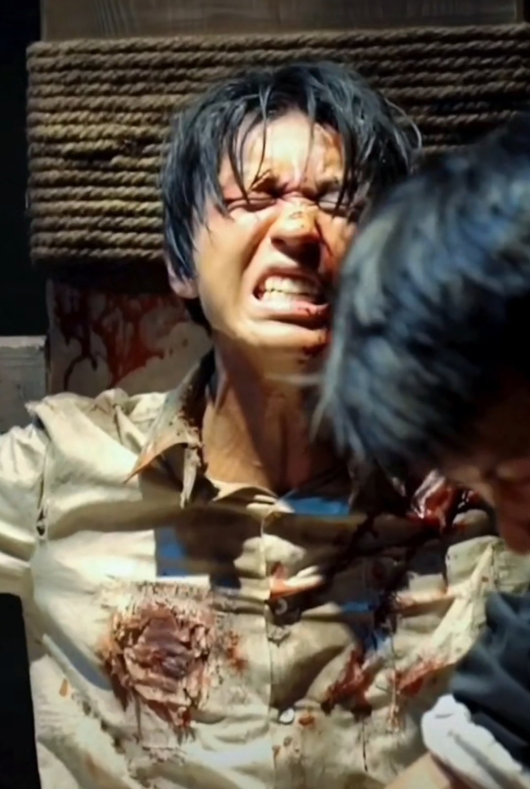 王俊凯的战损妆上热搜，但粉丝都觉得大可不必，不要搞笑男人设