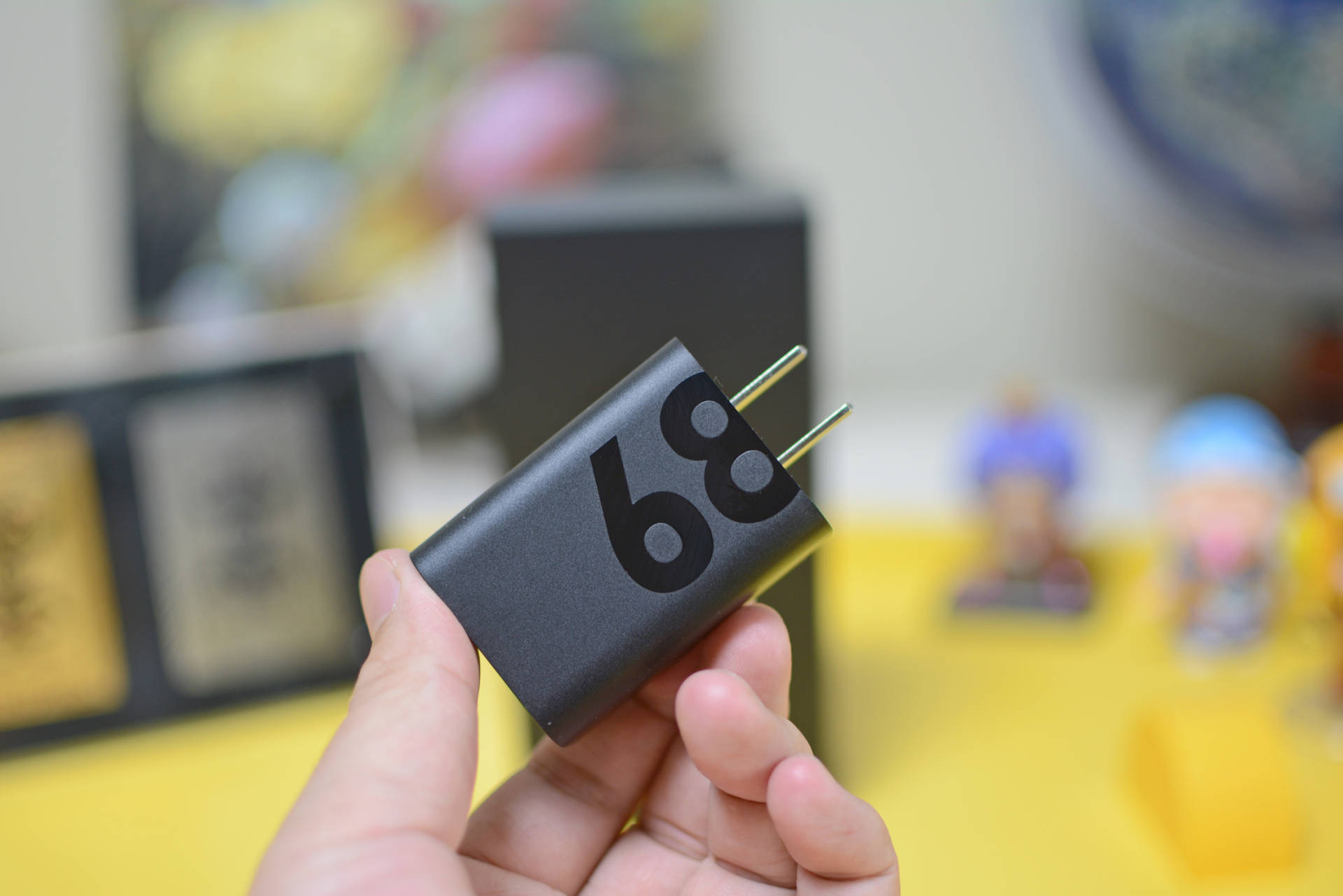 友商持续放大招，144Hz屏+三主摄+五千毫安，新骁龙8仅2369元