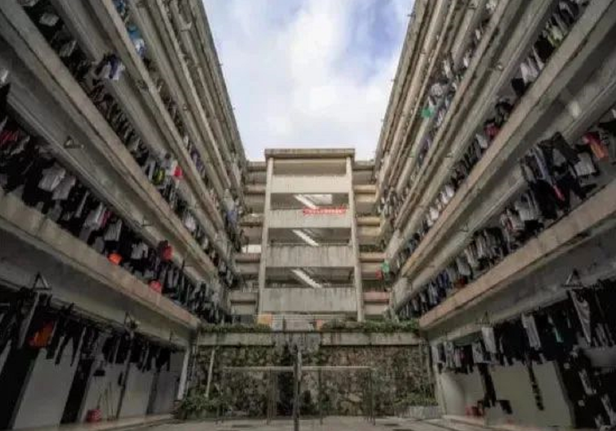 “最简陋”大学宿舍图，让人认清二本学生的无奈，还敢不认真学吗