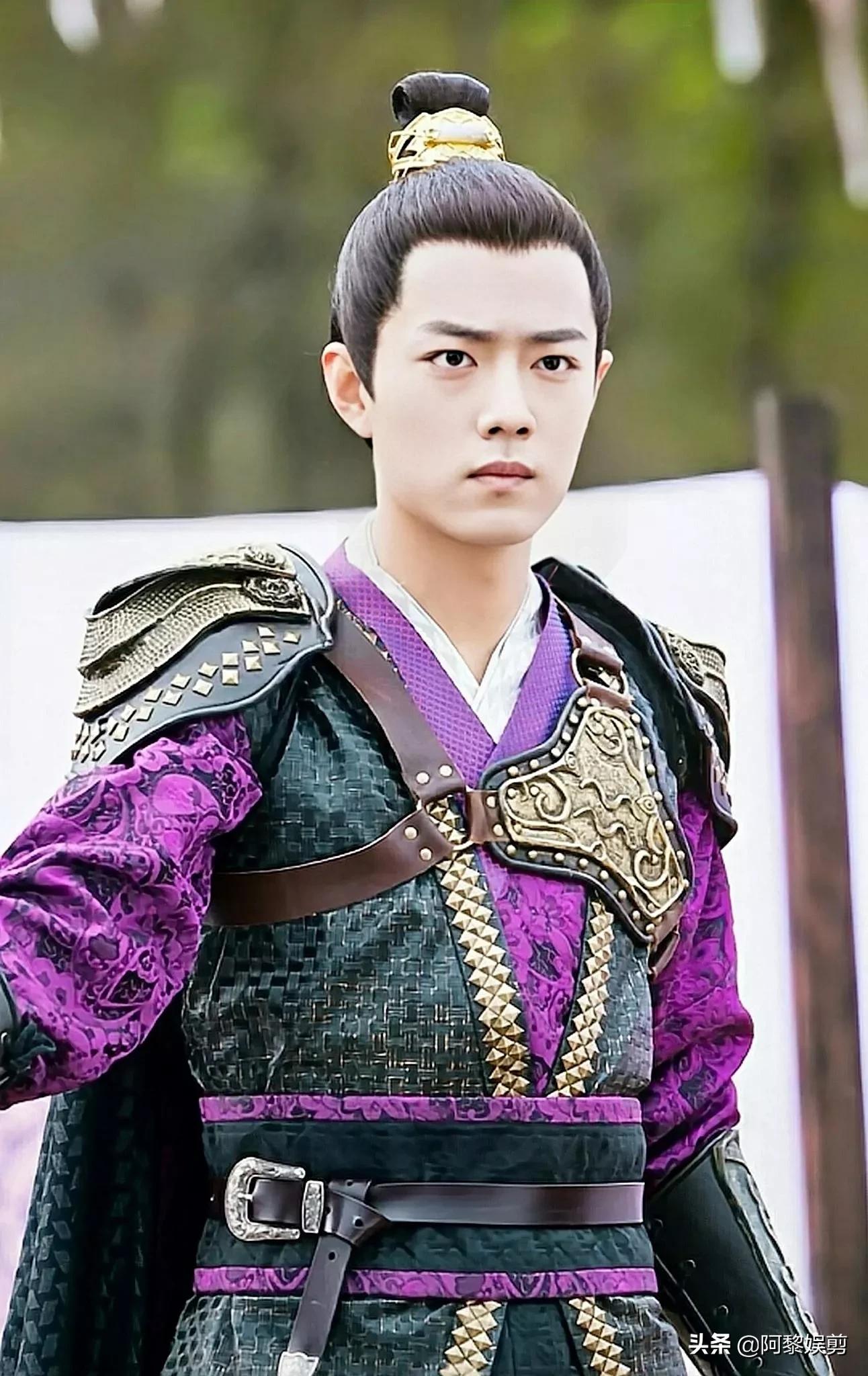 男明星穿铠甲VS女明星穿铠甲