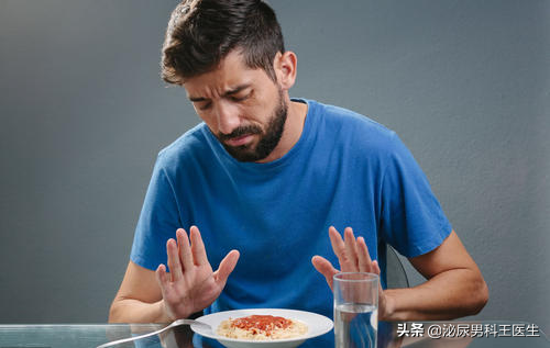 28岁小伙每天大便两三次，确诊肠癌！3种大便异常是身体“警报”