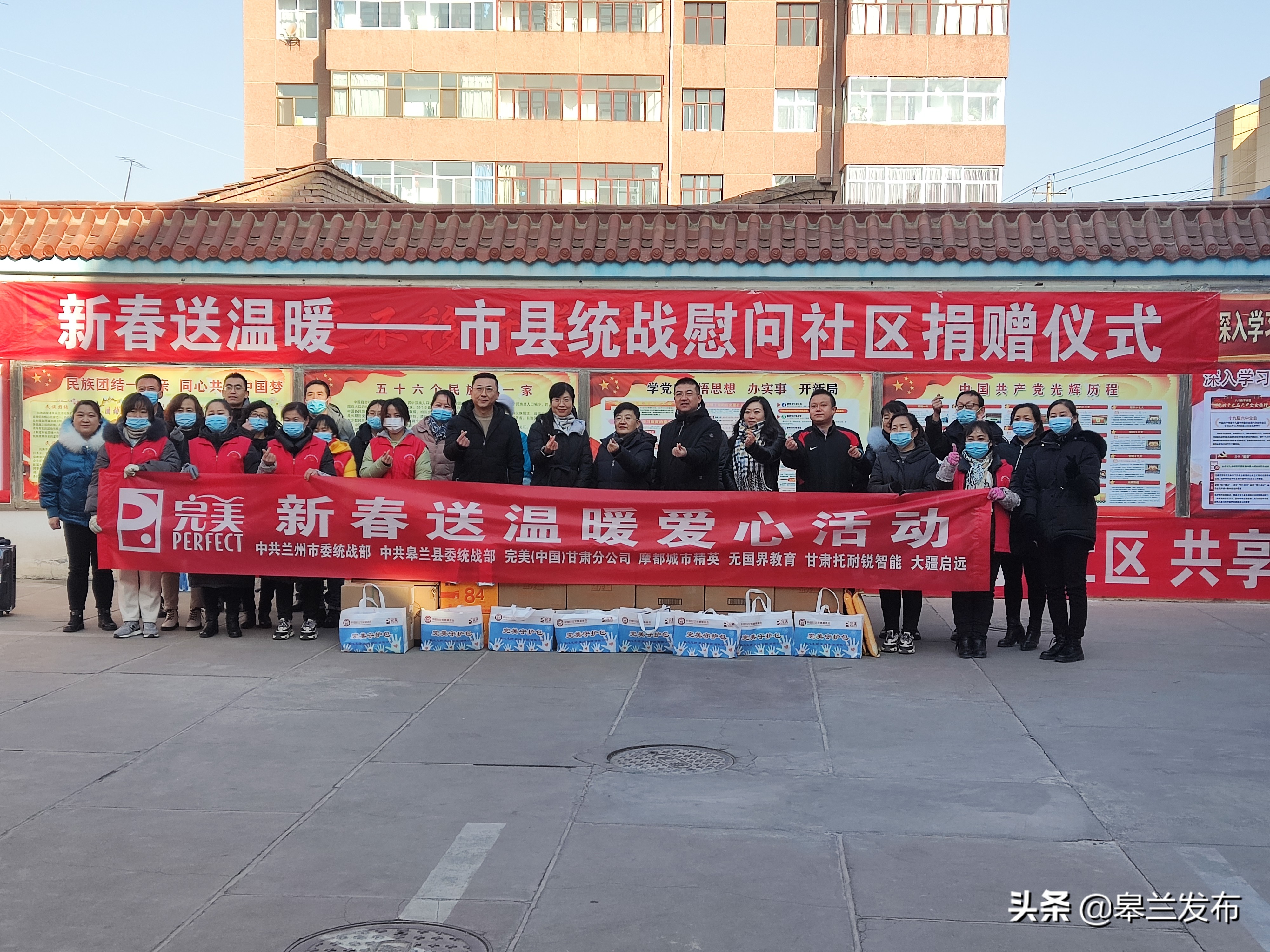 �С���ͳս���ڸ�����ʯ����Ǳ�������չ���´�����ů���