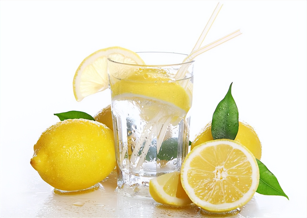 柠檬能杀死癌症，比化疗强一万倍吗？喝柠檬水能抗癌吗？一文讲清