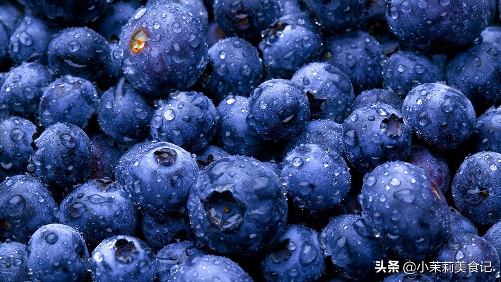 女人们：皮肤干燥，别只会敷面膜，常吃8种食物，水润嫩白美美哒