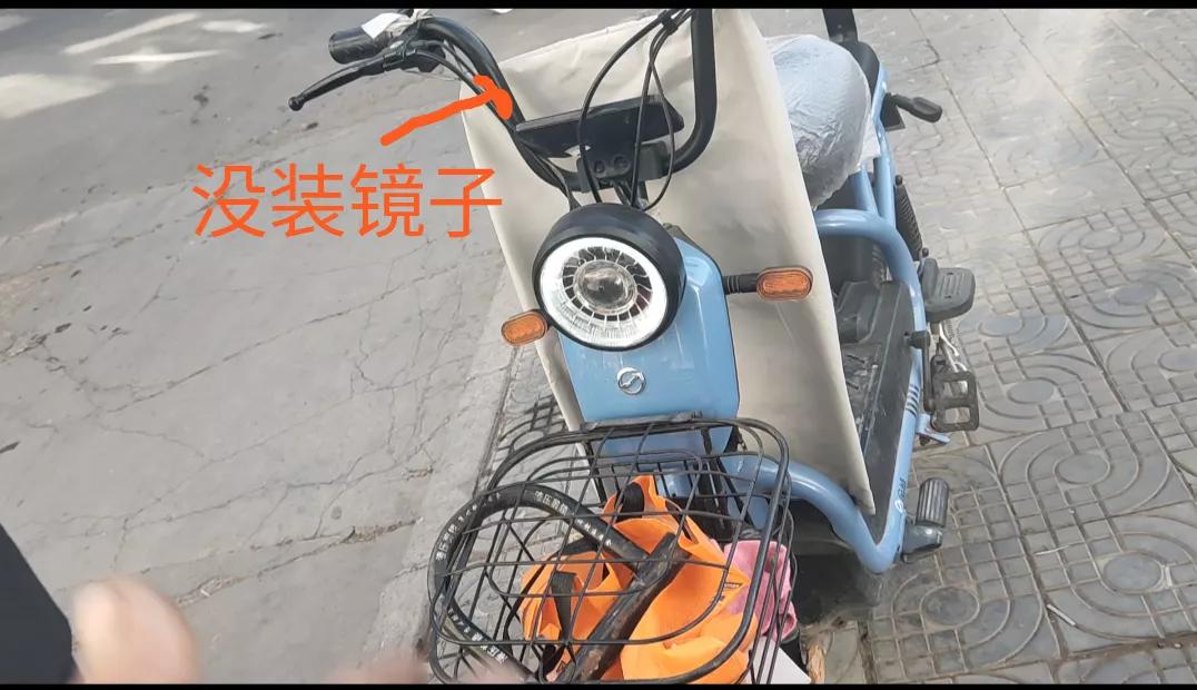 电动自行车上牌容易不要驾照，为何很多人不想买？车主：实用性差