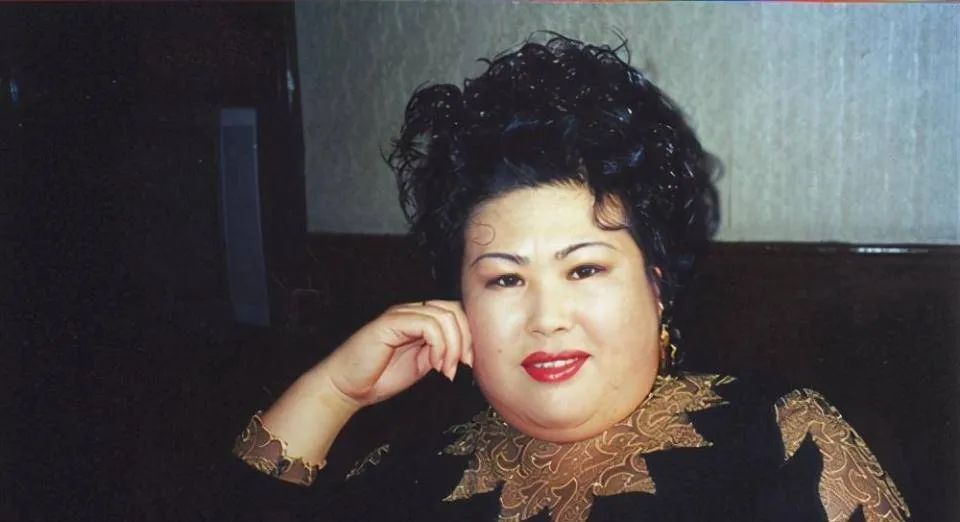 58岁“富婆专业户”董立范至今没人敢娶，只谈过一次恋爱却被骗