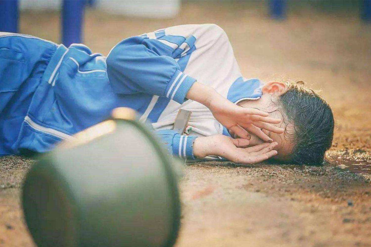 孩子被校园霸凌，不敢告诉家人，宝妈教科书式教育值得借鉴