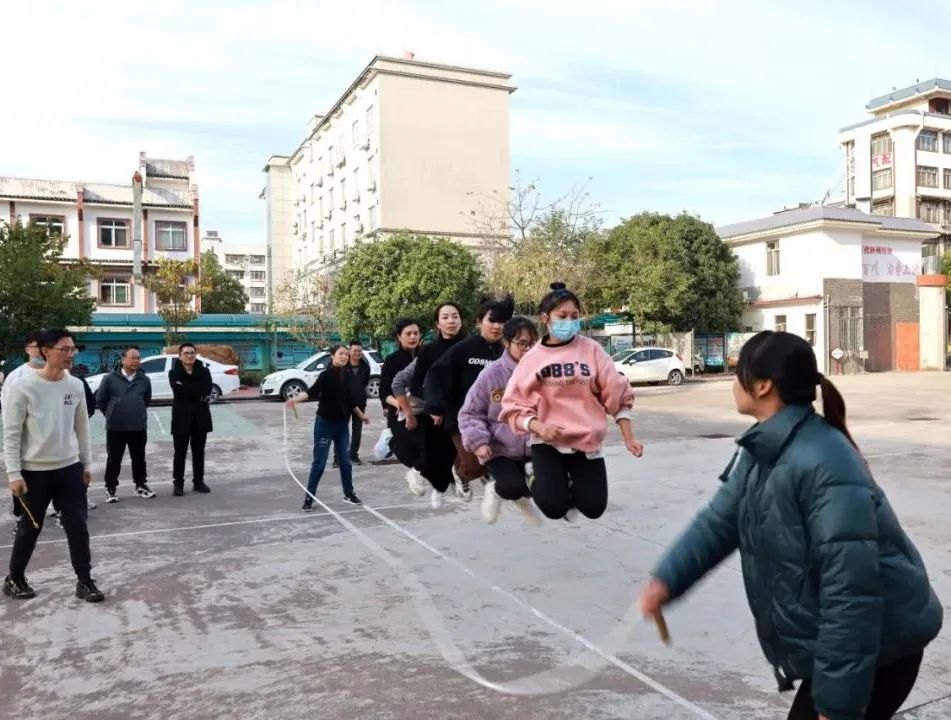 蒙山縣檢察院工會聯(lián)合蒙山農(nóng)商行工會開展2022年工會職工迎新春聯(lián)誼活動