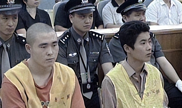 03年大学生因“三无”收容被害，涉案人员全部判刑，一项法规废除