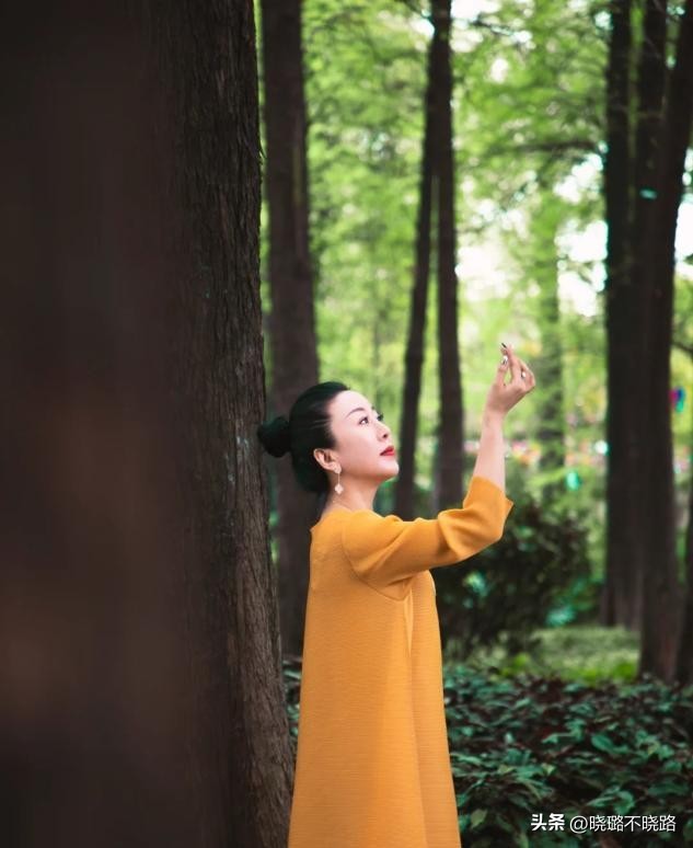 真正有品位的女人，出门都不会穿金戴银，俗气！看孟晚舟就知道了