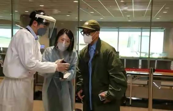 “曲终人散”的人生：大S一家忙着晒幸福，汪小菲满脸憔悴又孤单