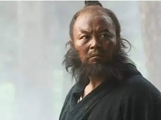 李逵比张飞小多少岁？