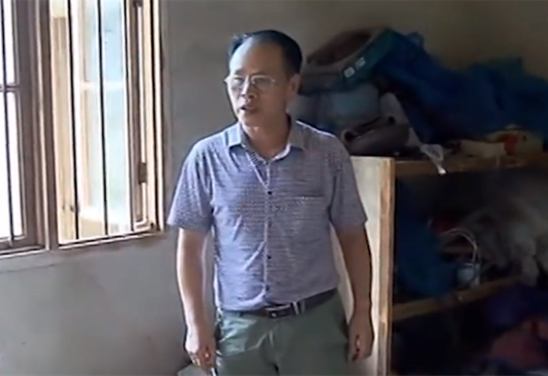 33岁高考状元毕业9年，蜗居在家啃老，对父母亲戚闭门不见