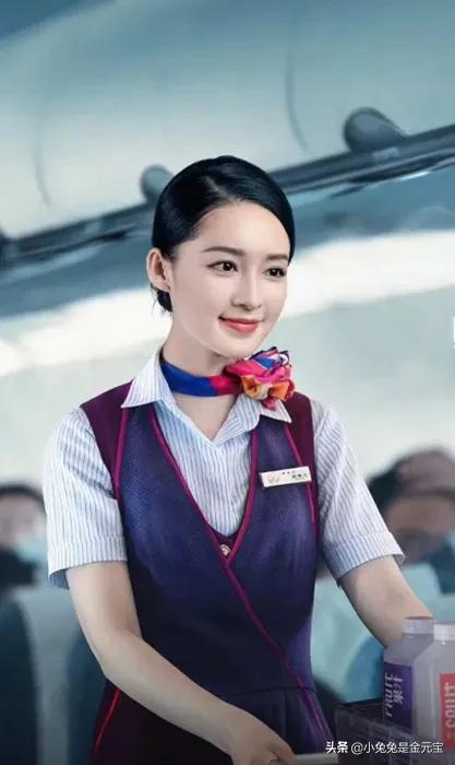 《中国机长》中的女乘务员，气质很出众