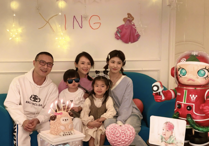 章子怡在三亚庆生，被网友大赞超级随和，儿子模仿妈妈许愿萌态足
