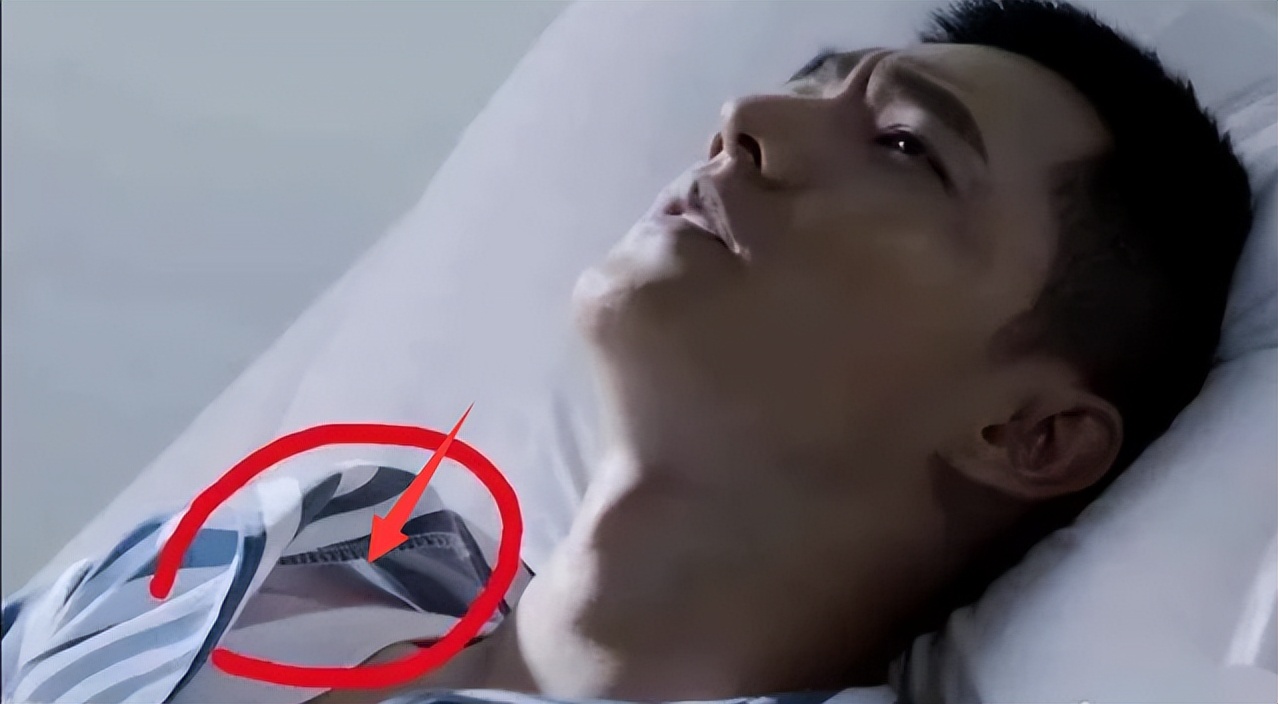 吃空气、假开车、骑假马、戴假肩胛骨，内娱明星拍戏有啥是真的？