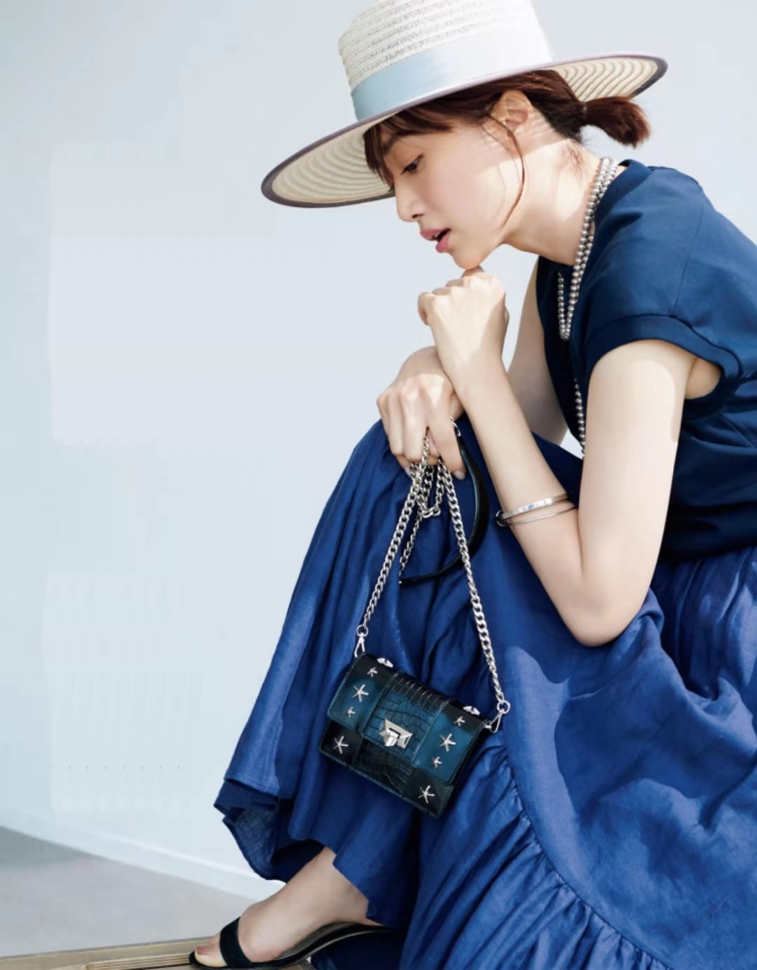 不愧是色彩王者，一穿就惊艳！6类“配色穿搭”，讲究女人最喜欢