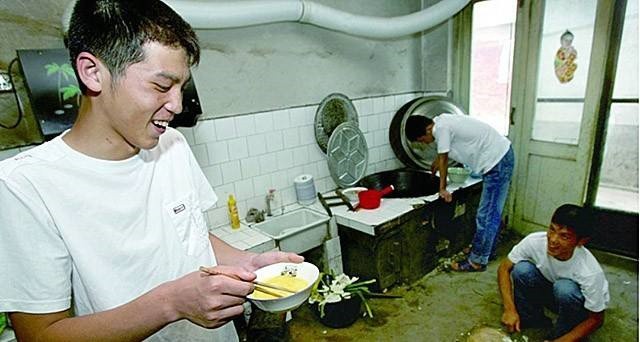 山东三胞胎同时考上211高校，十年后同时成婚：爷爷盼着抱重孙