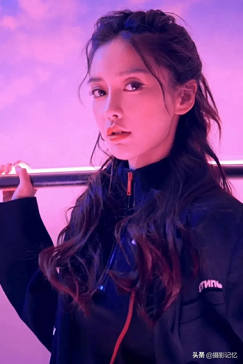 杨颖：女人味十足