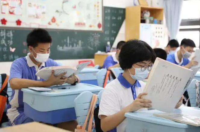 高三学生模拟考试590分左右，还能考上985高校吗？班主任给出答案