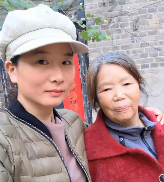 四川女子被拐至山东,生子后逃回故乡,女儿长大骑行10年寻找妈妈