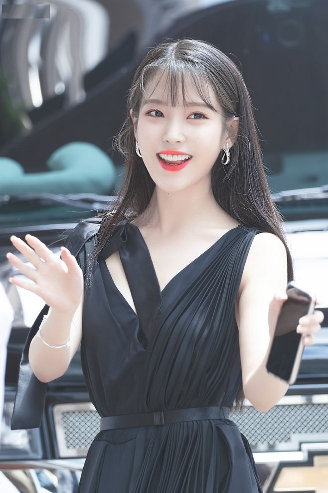 IU李知恩，因甜美长相和萌妹气质被韩国人民称为“国民妹妹”