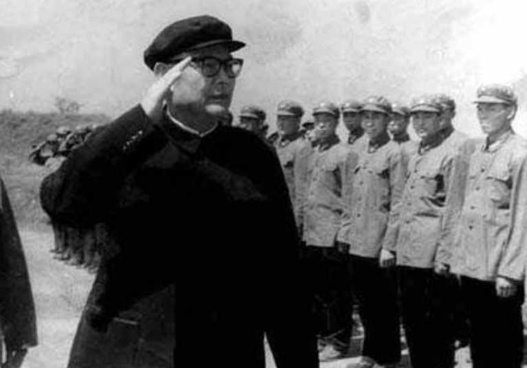 为何毛主席能统领群雄？看开国元帅怎么说，贺龙直接、叶剑英中肯