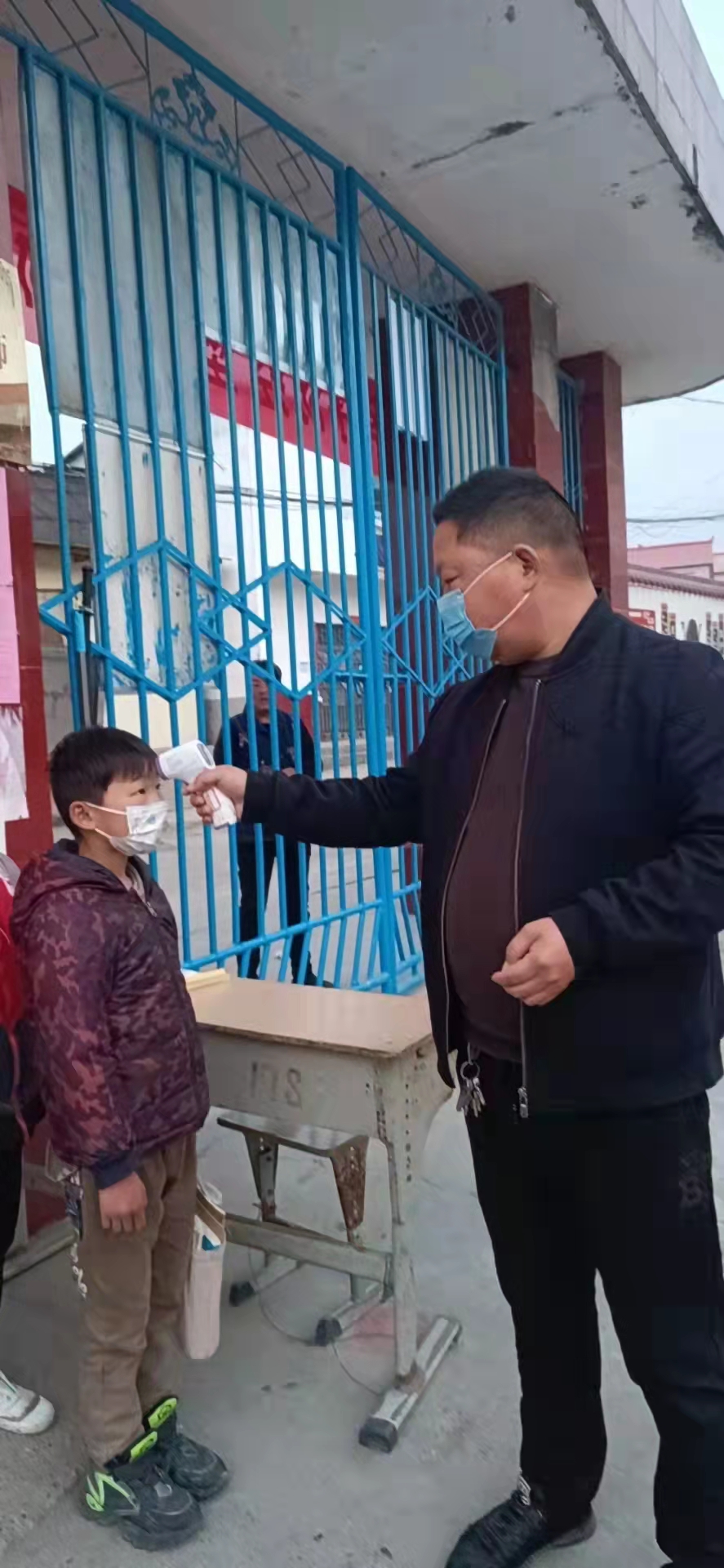 寺湾镇中心学校：“疫”不容辞尽职责