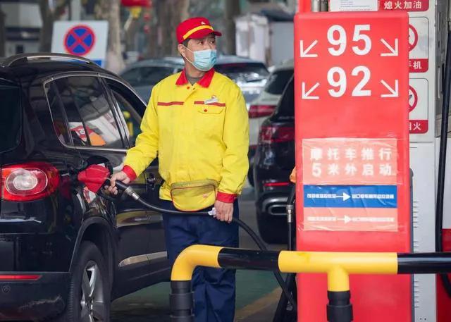 油价为何高涨不止？新能源汽车又会怎样？