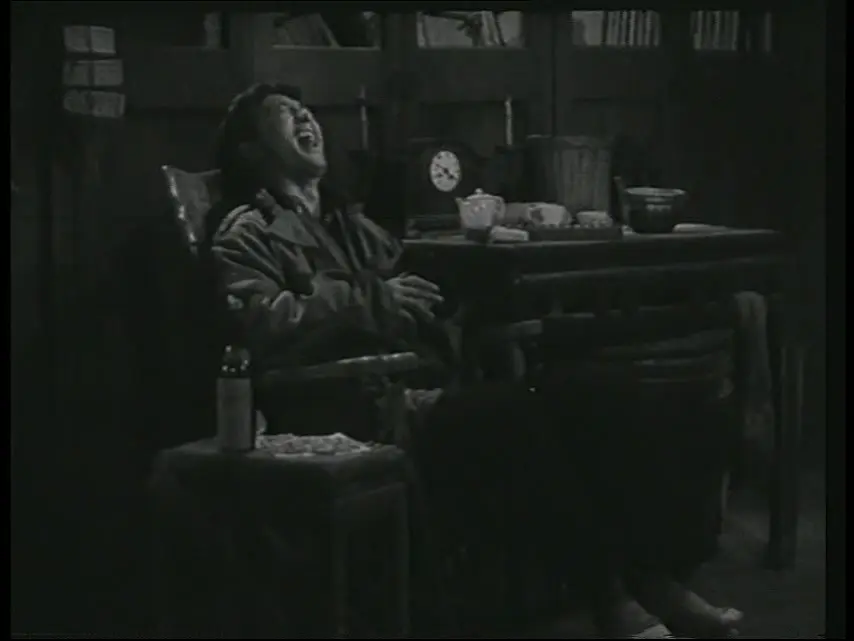 新中国成立前夜的代表作，欢笑与泪水交织的控诉：《乌鸦与麻雀》